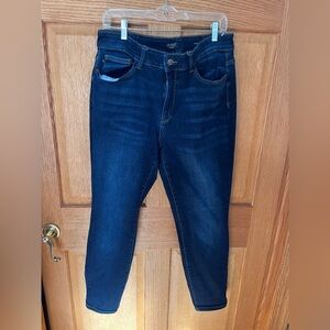 Judy blue skinny fit, high waisted dark wash Blue Jeans
Size 14W